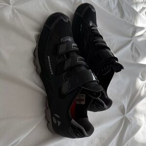 Bontrager Evoke Black Cycling Shoes- men’s- size 11